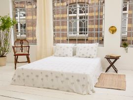Enjoy the Khasto sleeping experience in the Sheet - Palm. Handmade from thin layers of soft & airy 100% cotton GOTS certified.