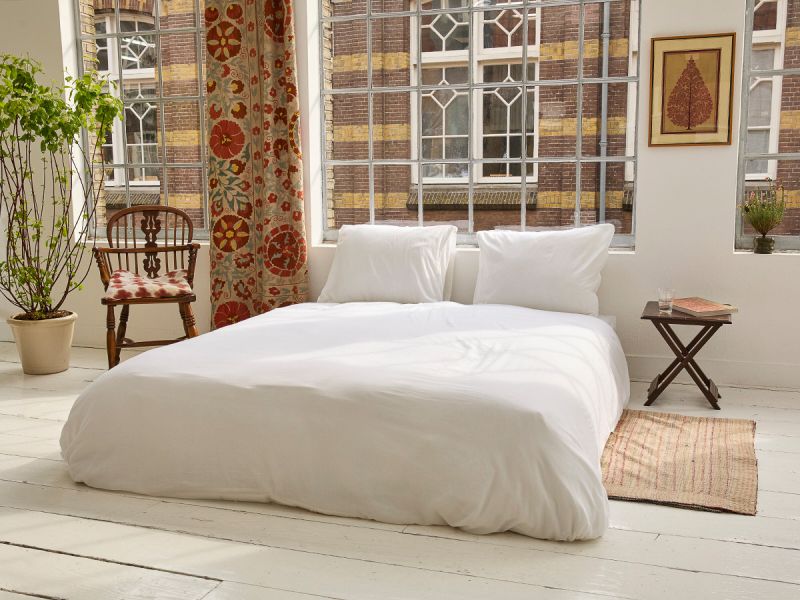 Enjoy the Khasto sleeping experience with the Bedding Set - White. Handmade from thin layers of soft & airy 100% cotton GOTS certified.