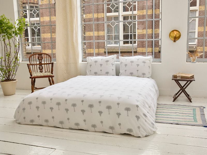 Enjoy the Khasto sleeping experience with the Bedding Set - Palm. Handmade from thin layers of soft & airy 100% cotton GOTS certified.