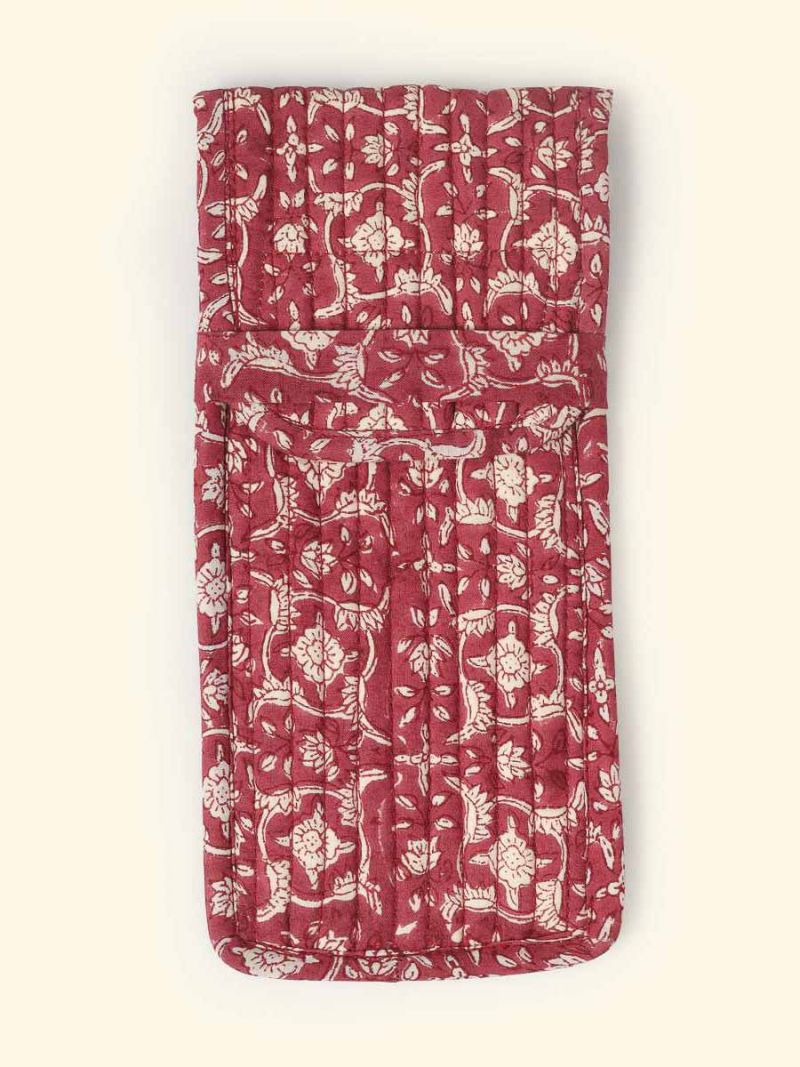  Glasses case by Khasto a product of craftsmanship and sustainability. The glasses case is hand block printed and quilted.